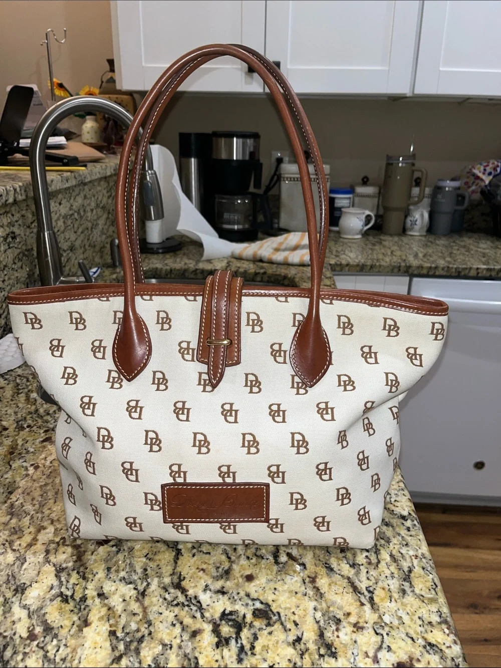 EUC Authentic Dooney&Bourke signature canvas and leather handbag